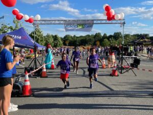 Kids crossing finish line at Middletown 5K